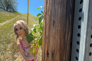 Emma Rosie – Emma Rosie Admires Porn Dude’s Award-Winning Cock