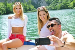 Candee Licious & Rebecca Volpetti – Passport To Paradise Chapter 1: Insatiable Girlfriends Candee Licious And Rebecca Volpetti Share A Strap-On While Vacationing