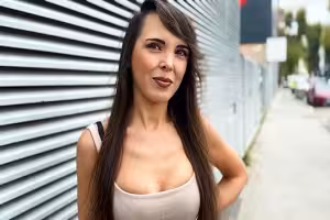 Chloee – A distrustful Spanish woman