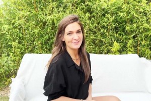 Dosynophia – 25 years old, saleswoman!